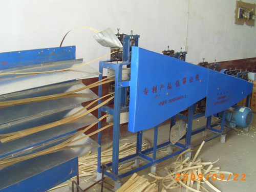 破篾機,破竹機,竹子加工設(shè)備,竹子清邊機,長沙破竹機,竹片分層機 破篾機,破竹機,竹子加工設(shè)備,竹子清邊機,長沙破竹機,竹片分層機